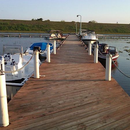 Days Inn & Suites By Wyndham Lake Okeechobee Esterno foto