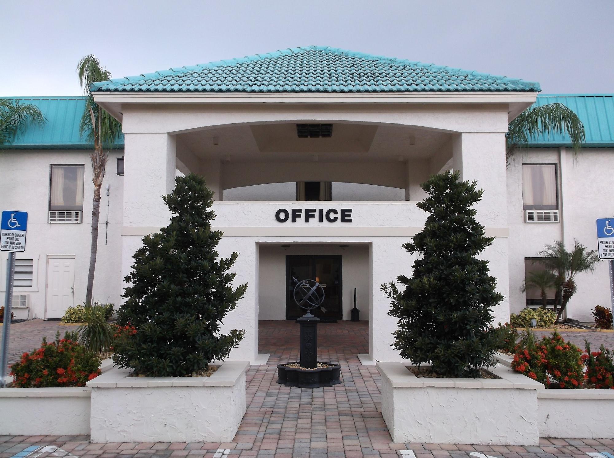 Days Inn & Suites By Wyndham Lake Okeechobee Esterno foto