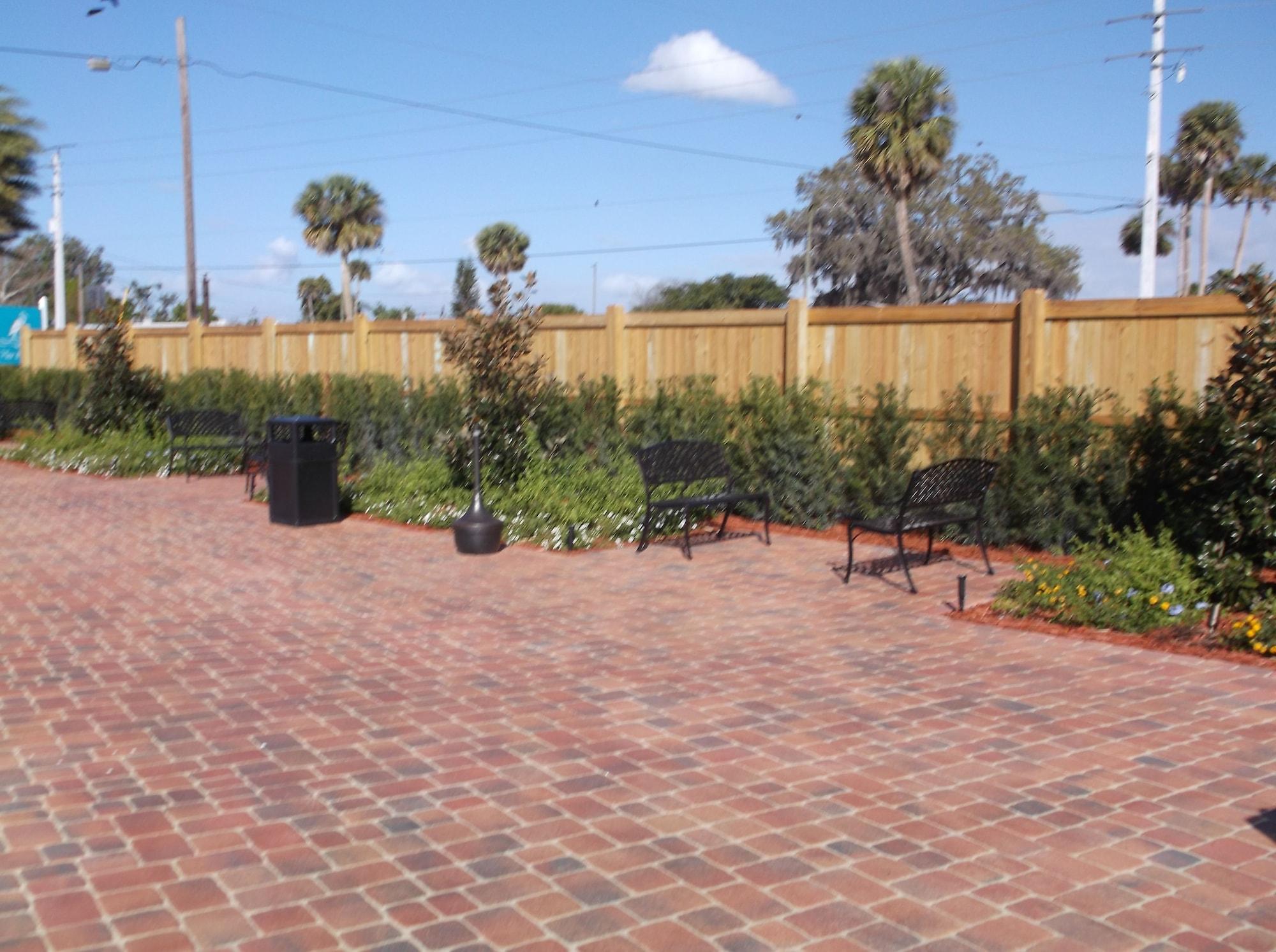 Days Inn & Suites By Wyndham Lake Okeechobee Esterno foto