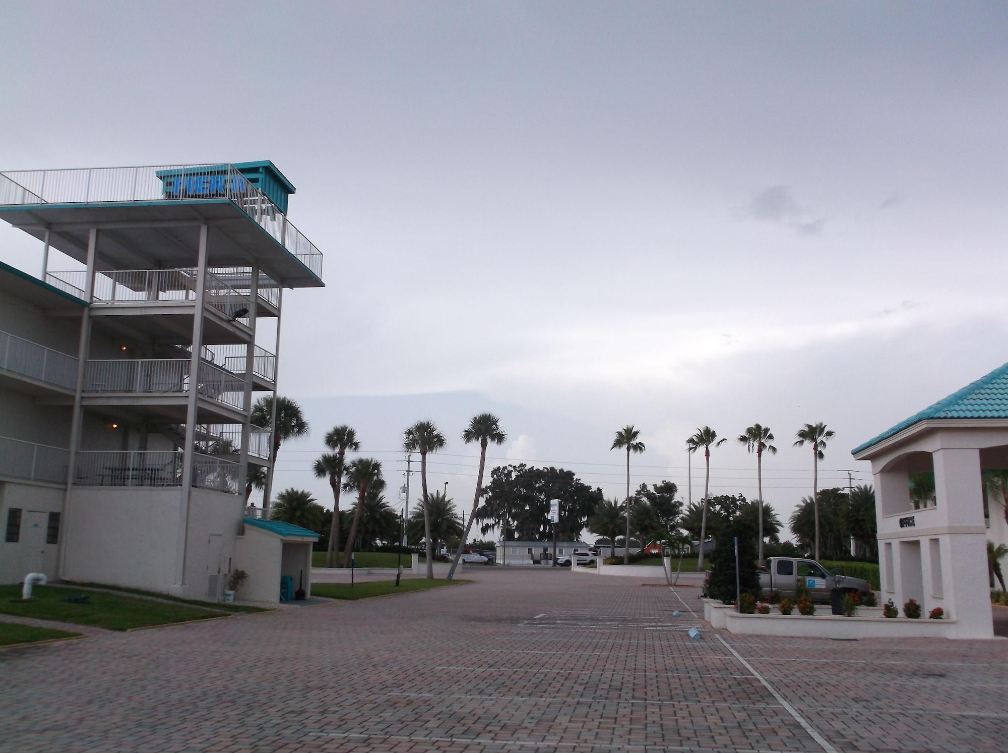 Days Inn & Suites By Wyndham Lake Okeechobee Esterno foto