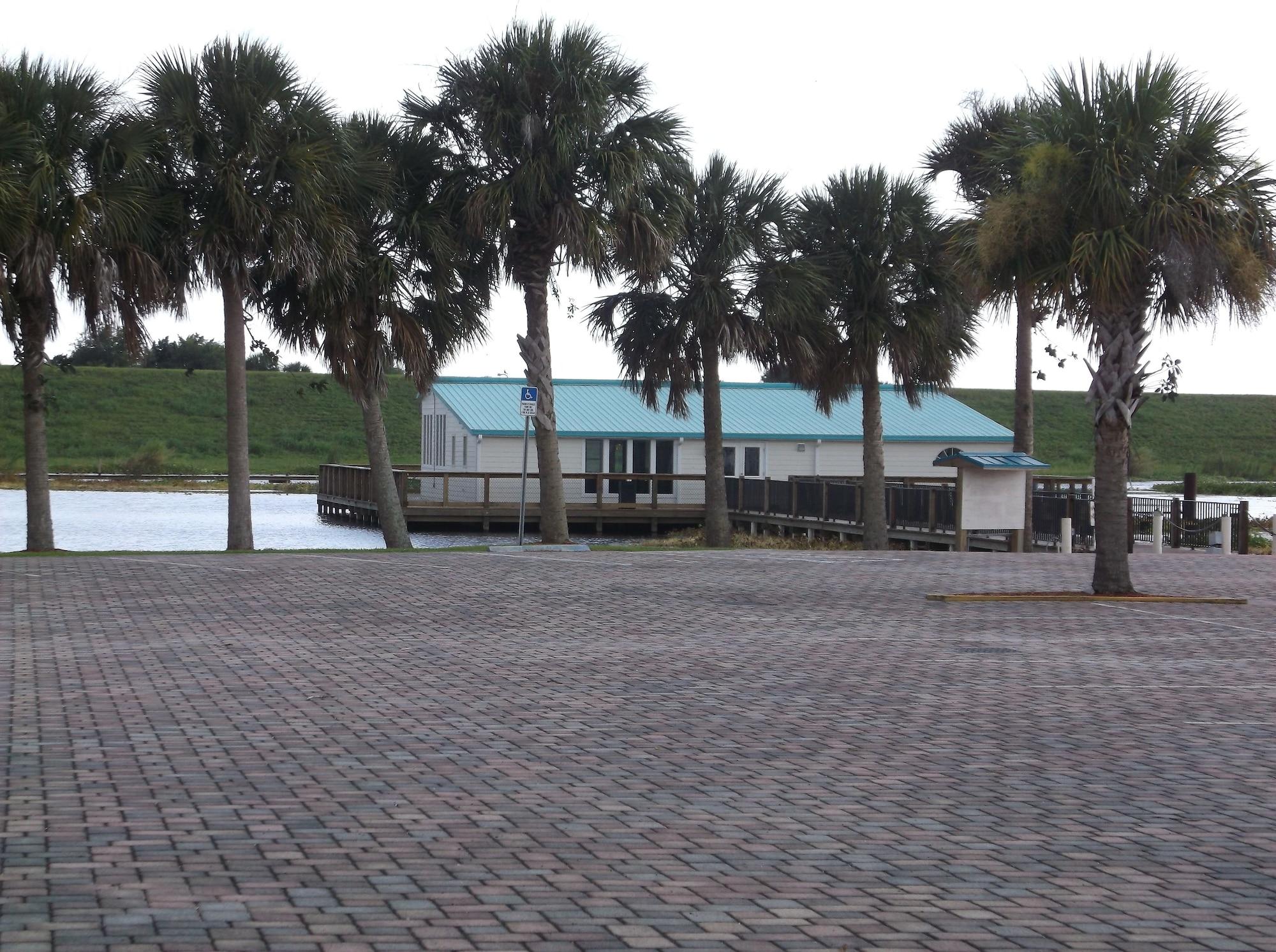 Days Inn & Suites By Wyndham Lake Okeechobee Esterno foto