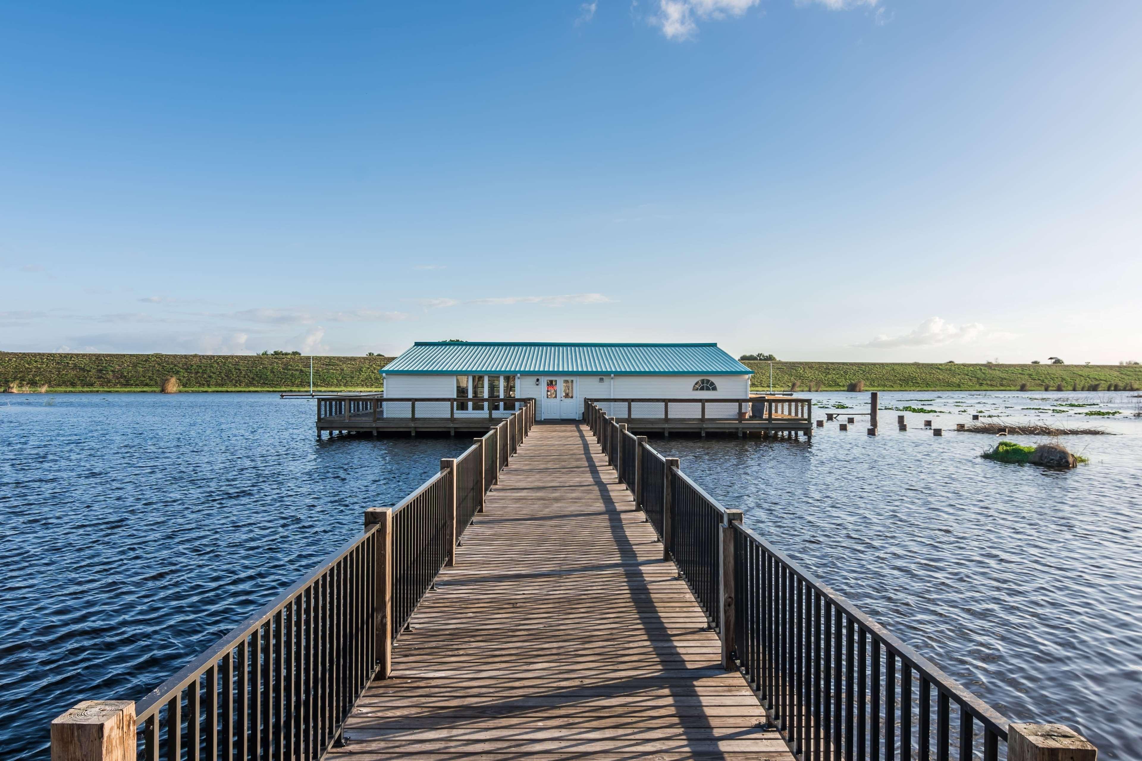 Days Inn & Suites By Wyndham Lake Okeechobee Esterno foto