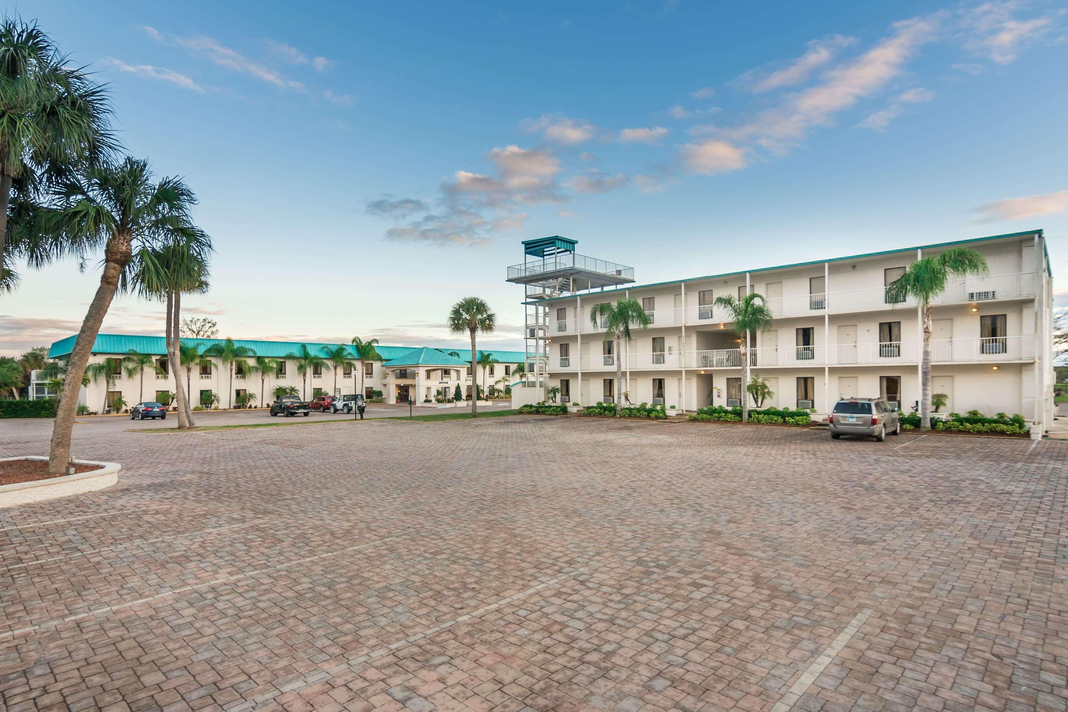 Days Inn & Suites By Wyndham Lake Okeechobee Esterno foto