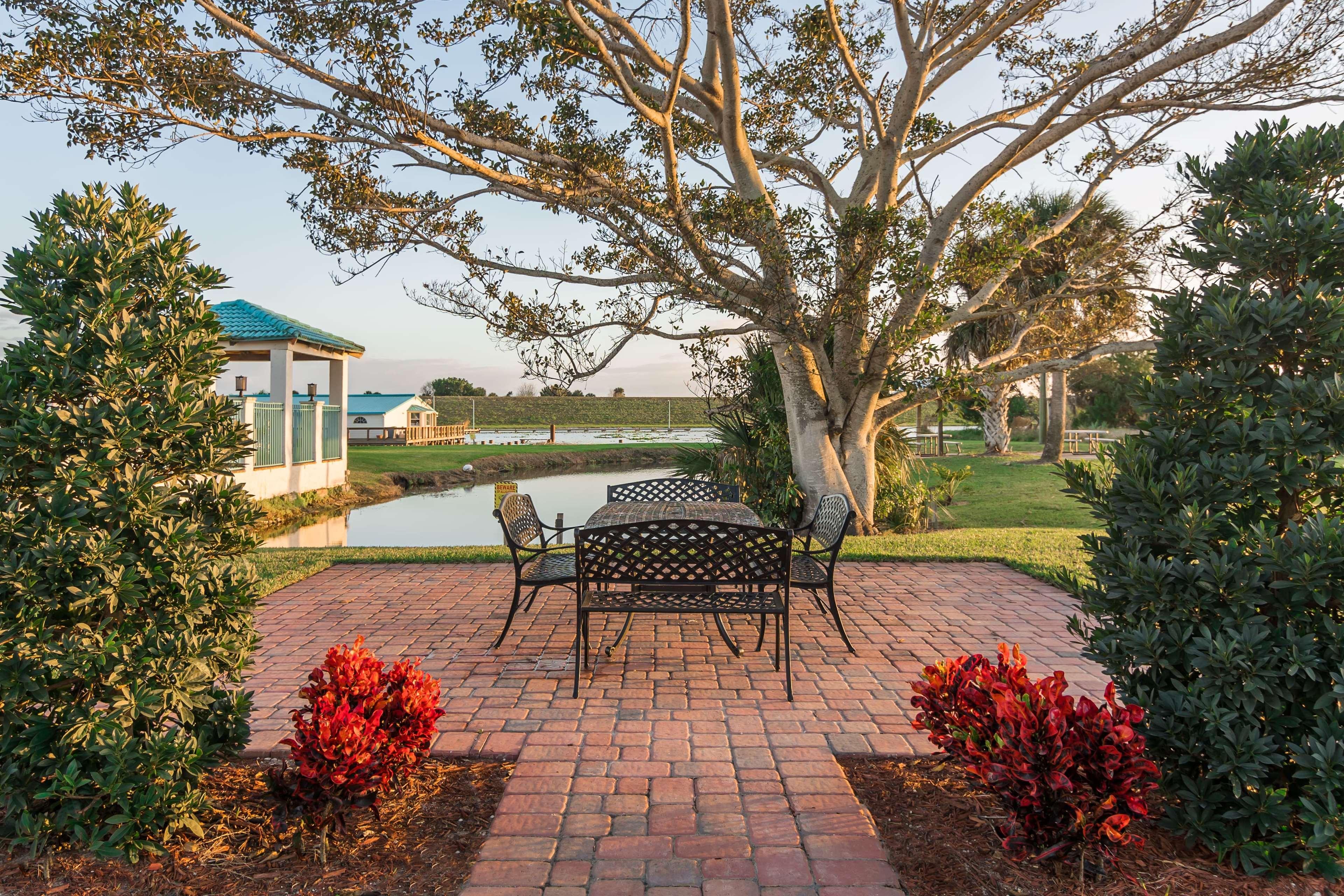 Days Inn & Suites By Wyndham Lake Okeechobee Esterno foto