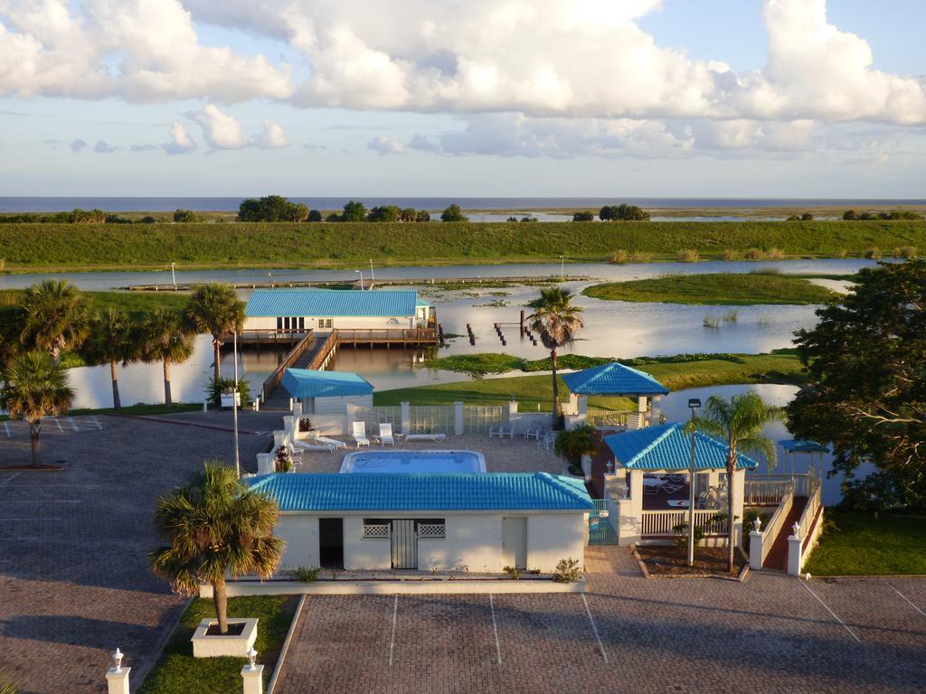 Days Inn & Suites By Wyndham Lake Okeechobee Esterno foto