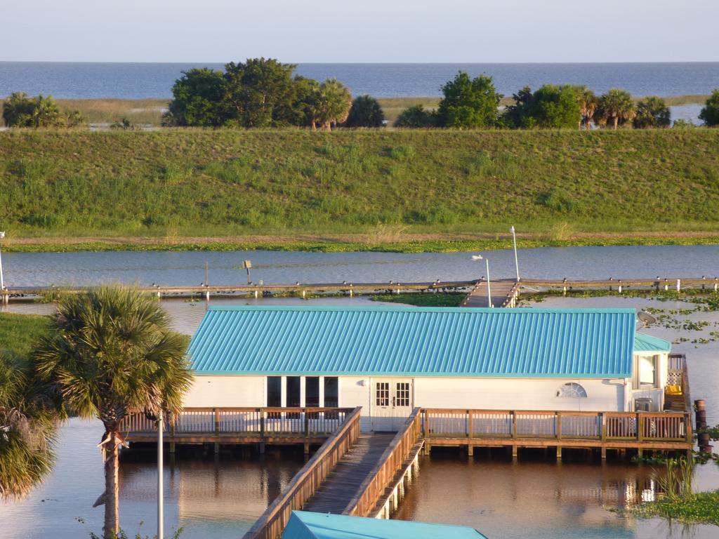 Days Inn & Suites By Wyndham Lake Okeechobee Esterno foto