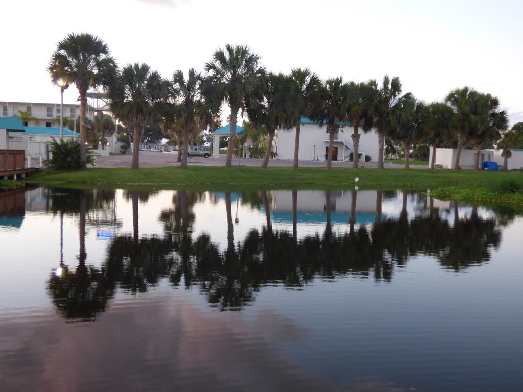 Days Inn & Suites By Wyndham Lake Okeechobee Esterno foto