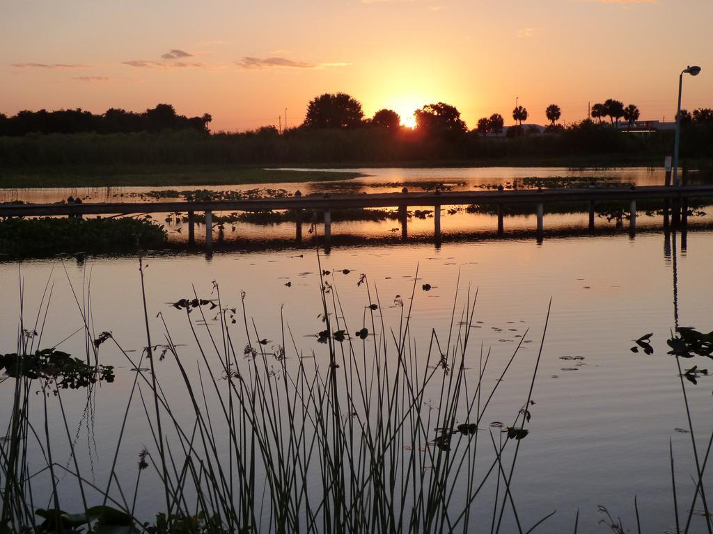 Days Inn & Suites By Wyndham Lake Okeechobee Esterno foto