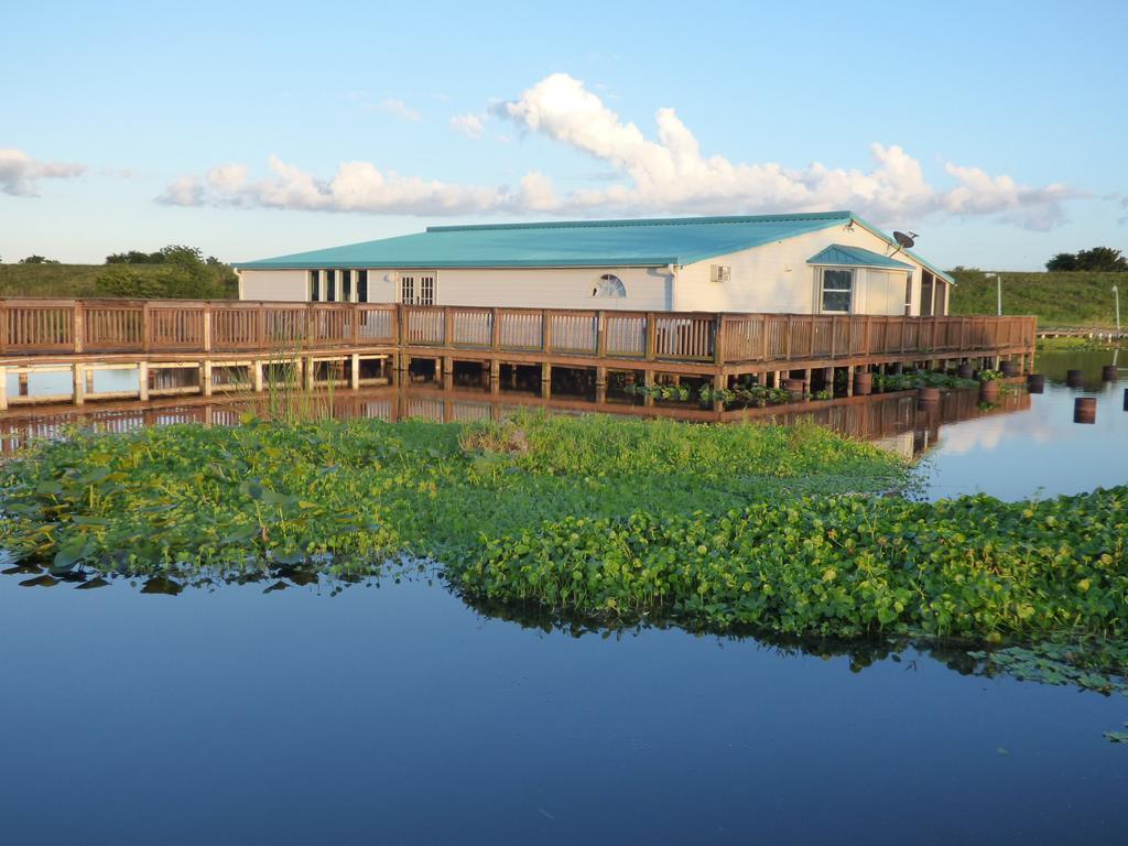 Days Inn & Suites By Wyndham Lake Okeechobee Esterno foto