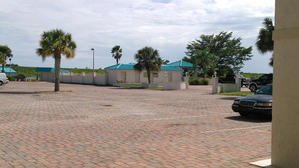Days Inn & Suites By Wyndham Lake Okeechobee Esterno foto