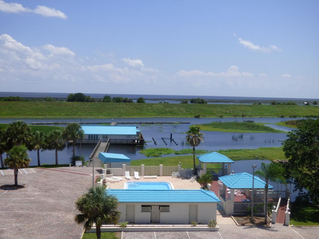 Days Inn & Suites By Wyndham Lake Okeechobee Esterno foto
