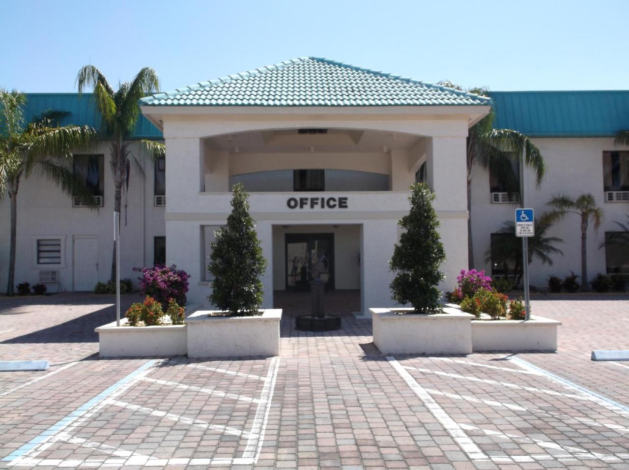 Days Inn & Suites By Wyndham Lake Okeechobee Esterno foto