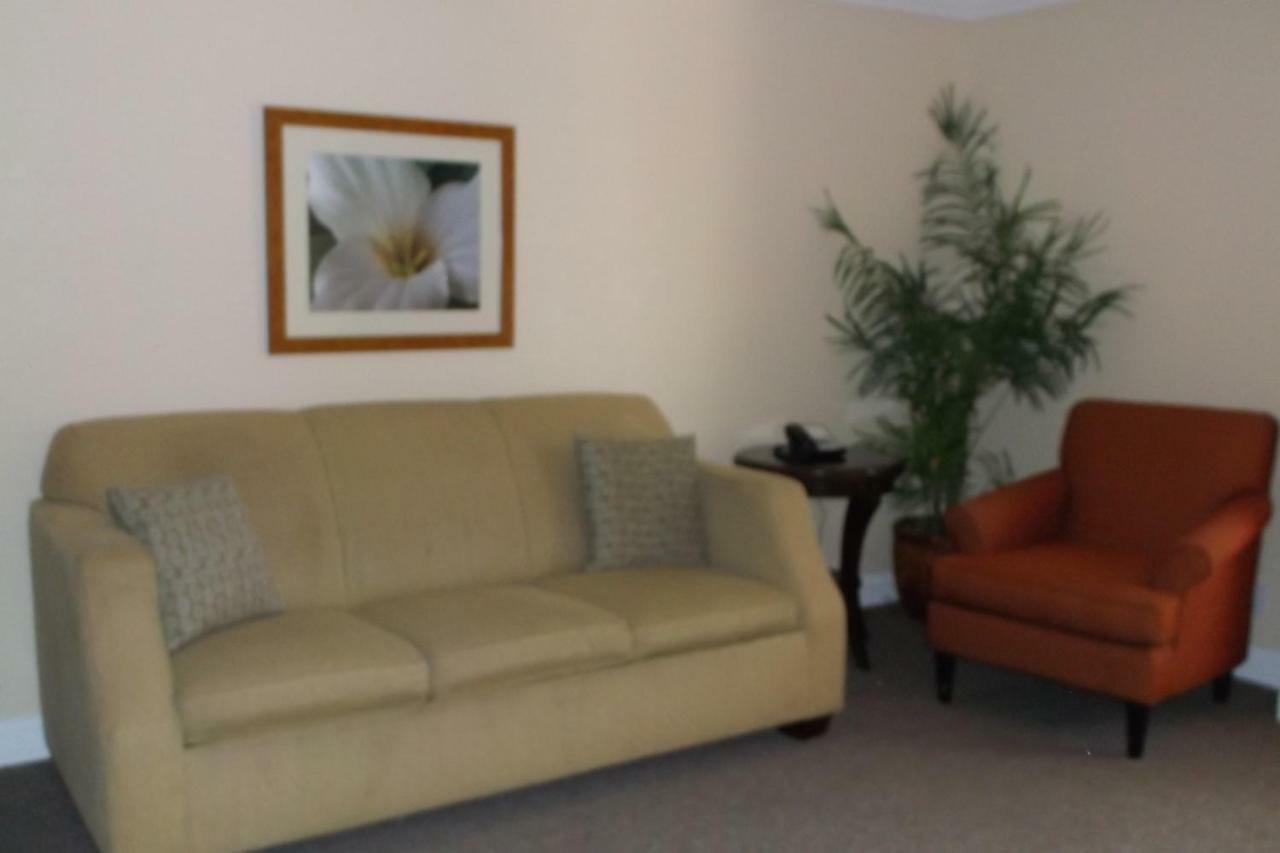 Days Inn & Suites By Wyndham Lake Okeechobee Esterno foto