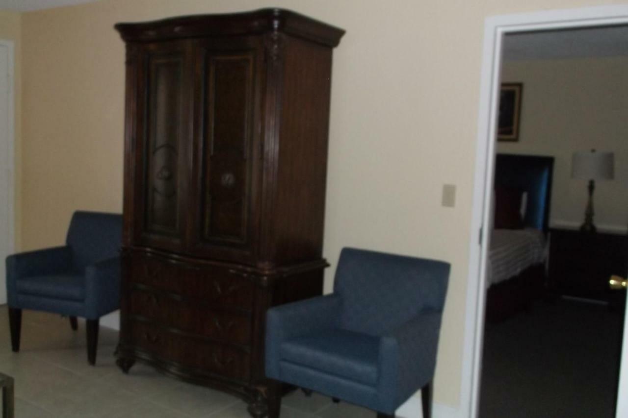 Days Inn & Suites By Wyndham Lake Okeechobee Esterno foto