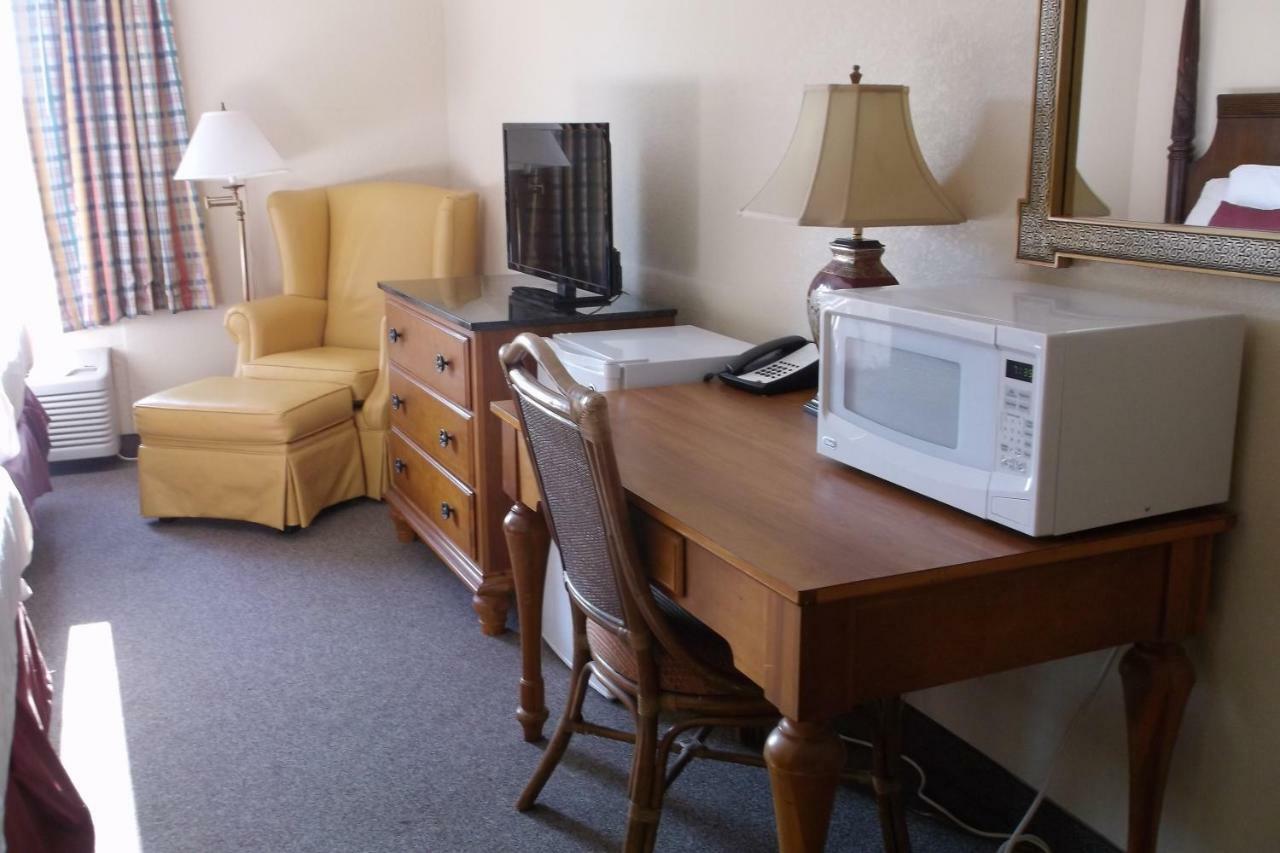 Days Inn & Suites By Wyndham Lake Okeechobee Esterno foto